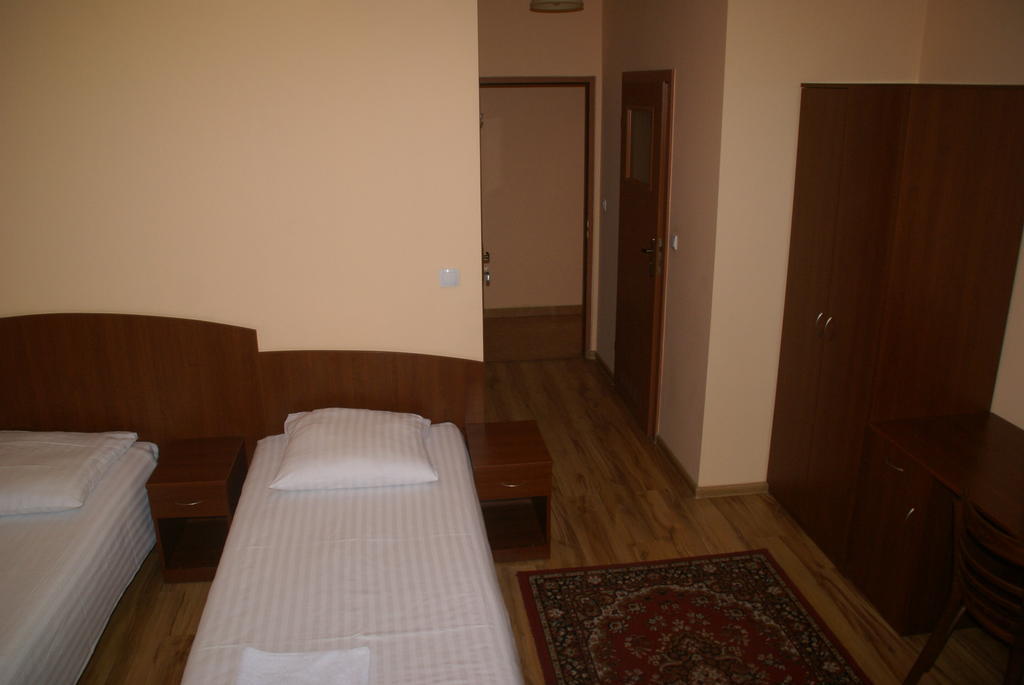 Hotel Prokocim Краков Экстерьер фото