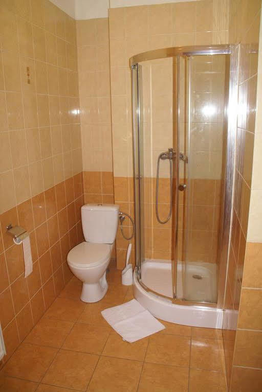 Hotel Prokocim Краков Экстерьер фото